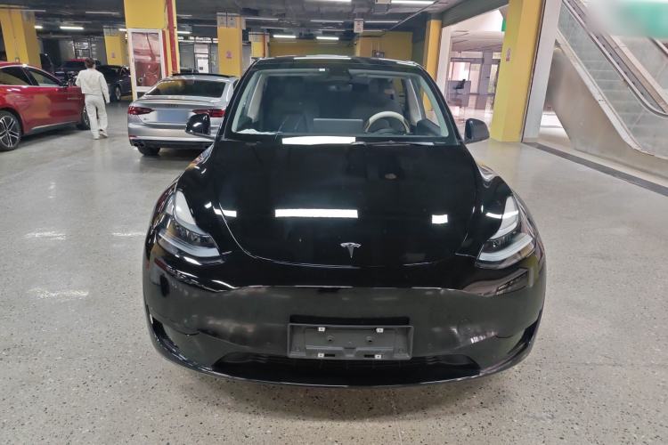 Used Tesla Model Y 2022 Rear-Wheel-Drive Version Front