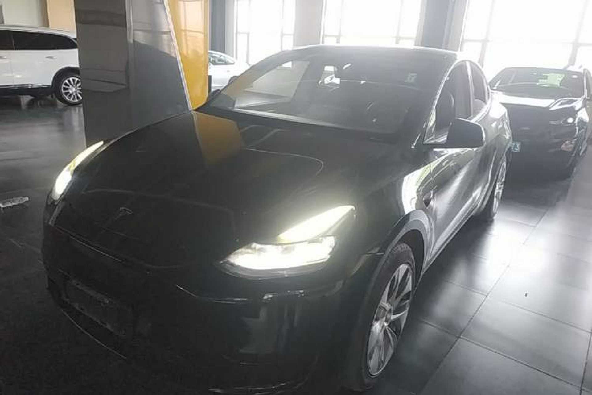 Used Tesla Model Y 2022 Rear-Wheel-Drive Version Front Left 45 Deg