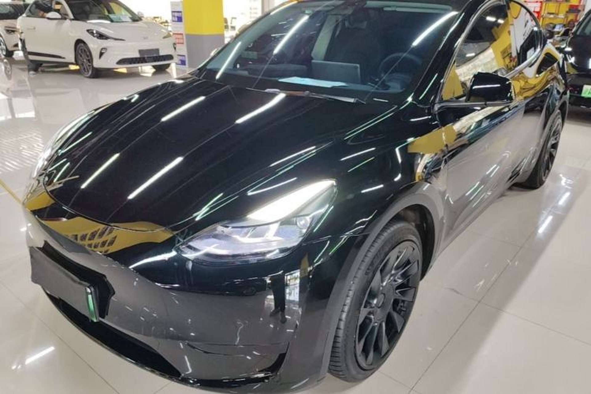 Used Tesla Model Y 2022 Rear-Wheel-Drive Version Front Left 45 Deg