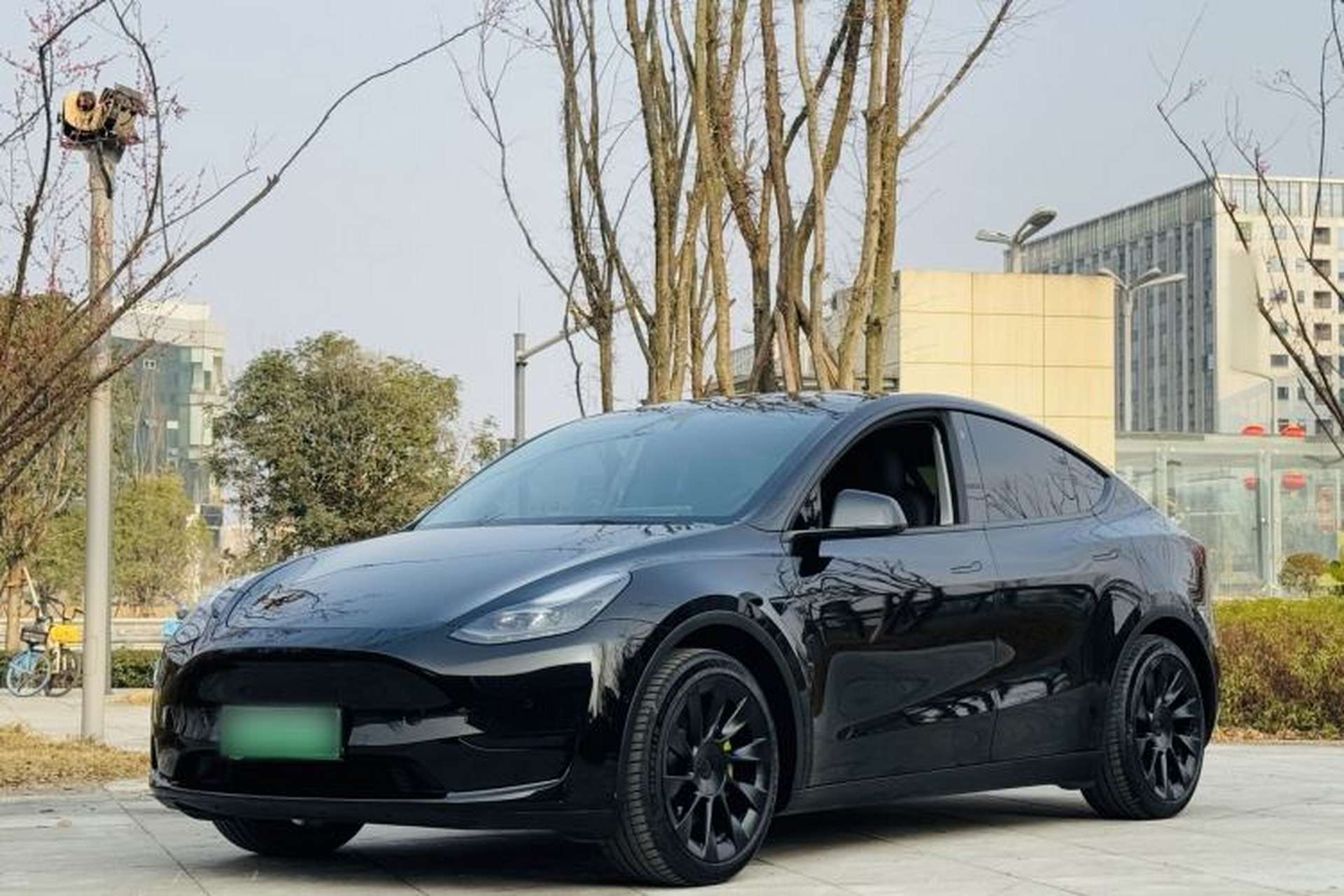 Used Tesla Model Y 2022 Revised Version Long-Range All-Wheel Drive Front Left 45 Deg