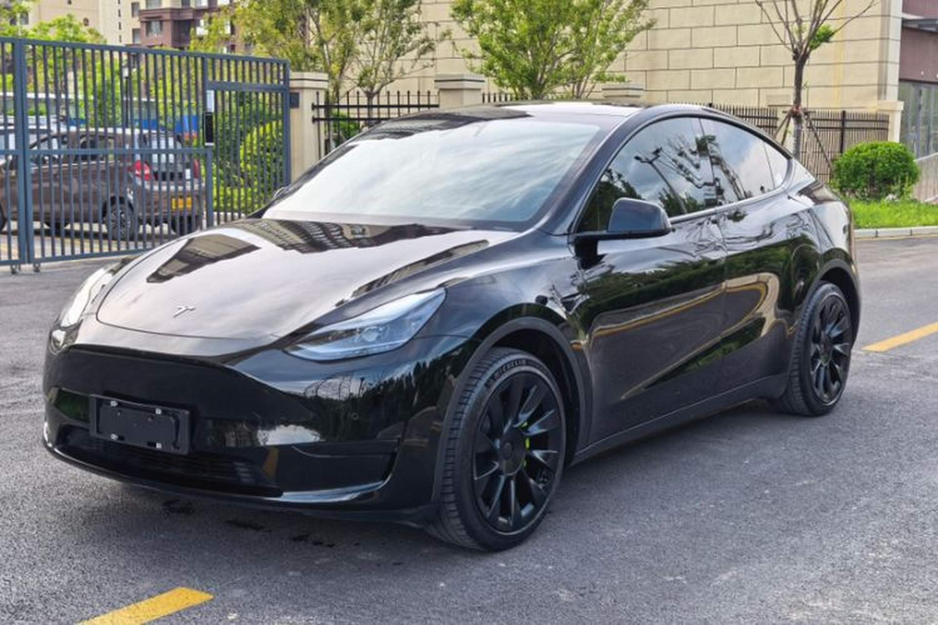 Used Tesla Model Y 2022 Rear-Wheel-Drive Version Front Left 45 Deg