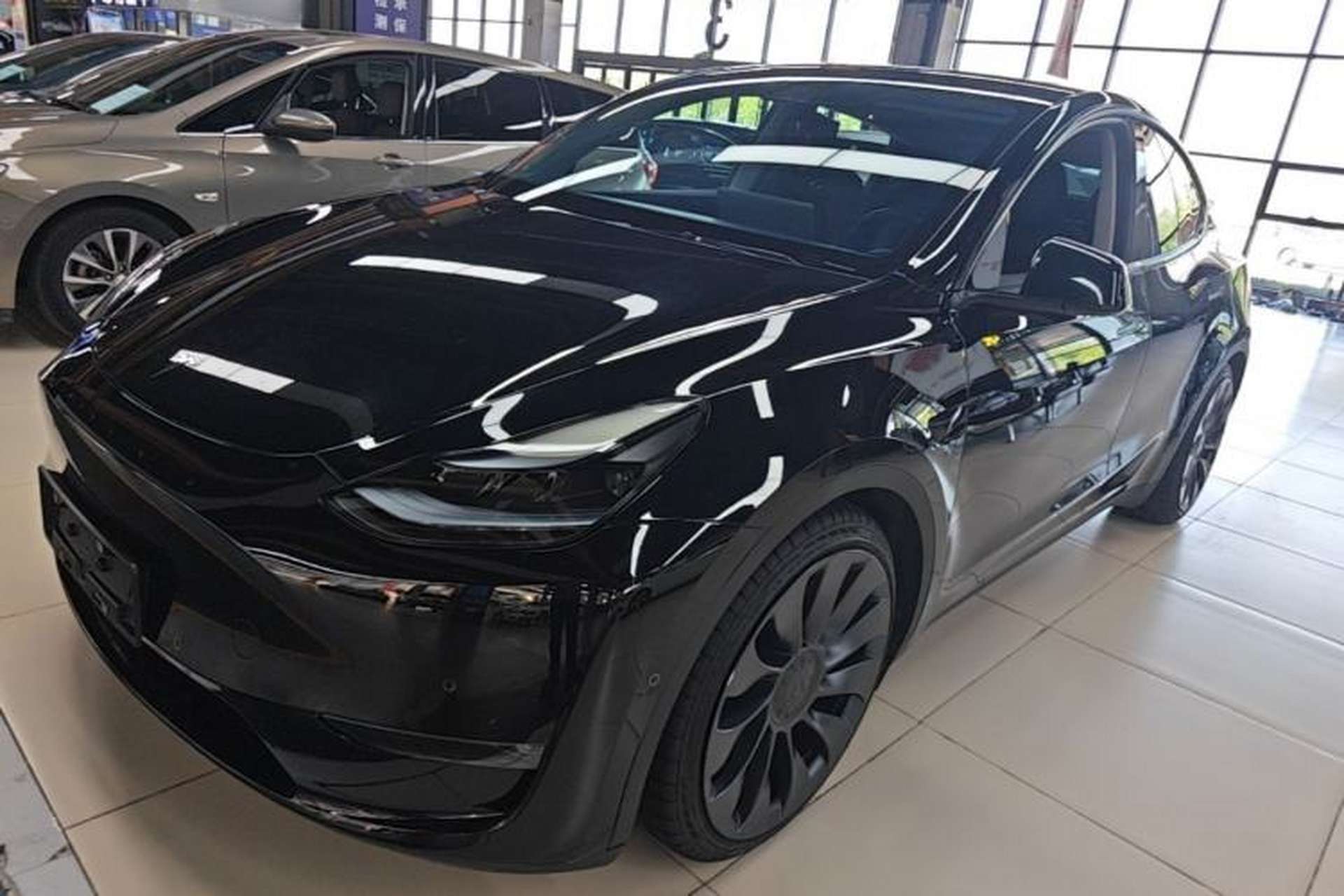 Used Tesla Model Y 2022 Performance High-Performance All-Wheel-Drive Version Front Left 45 Deg