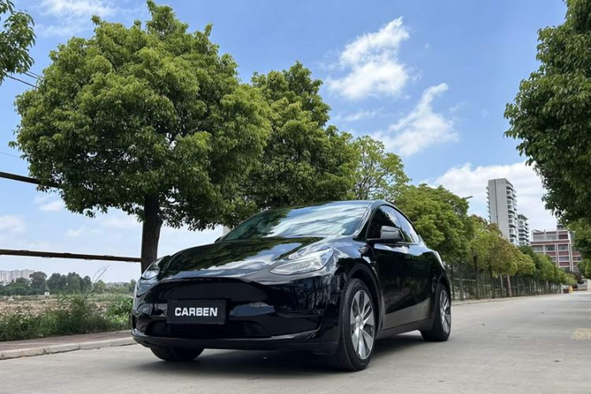 Used Tesla Model Y 2022 Long-Range All-Wheel-Drive Version Front Left 45 Deg