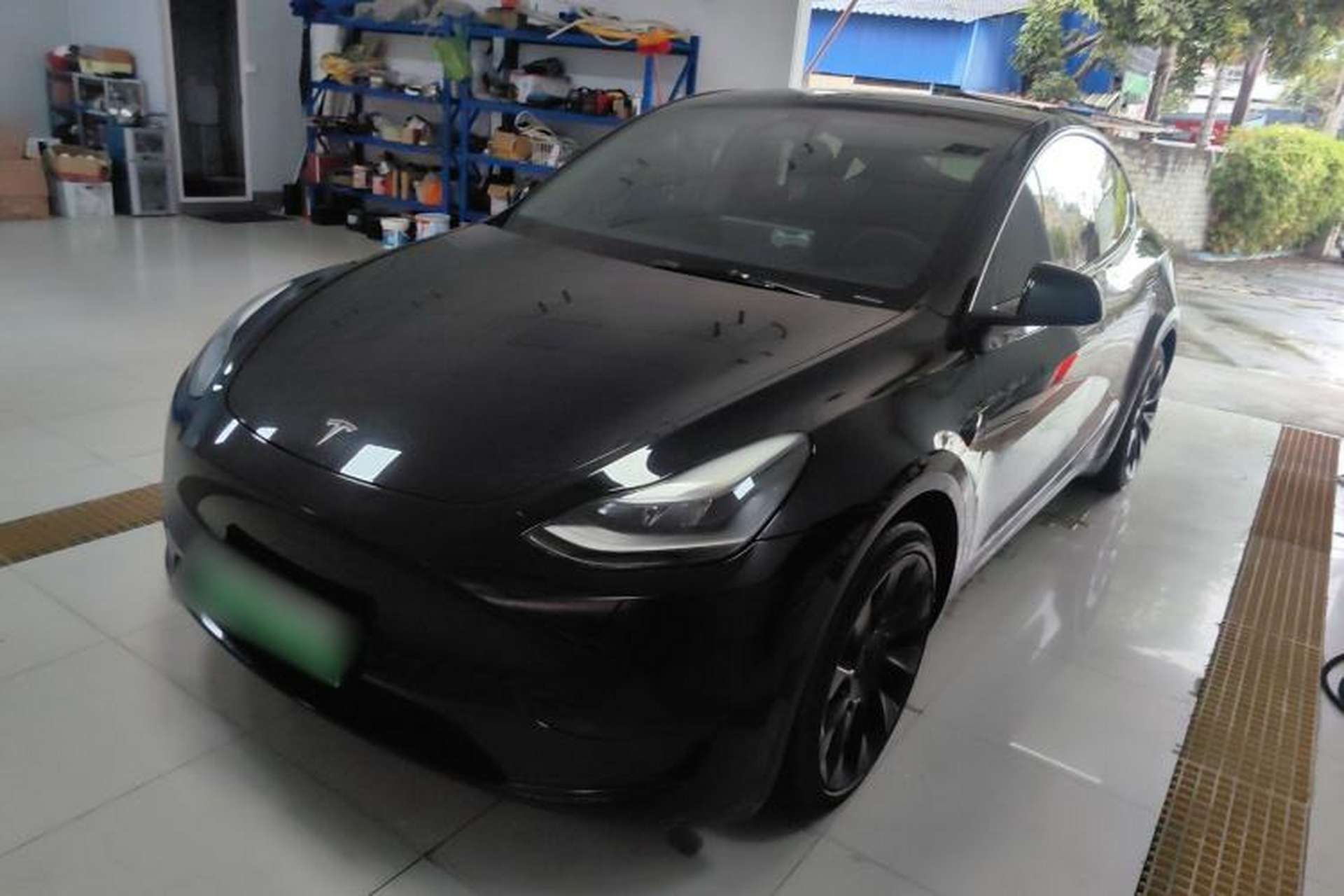 Used Tesla Model Y 2022 Rear-Wheel-Drive Version Front Left 45 Deg