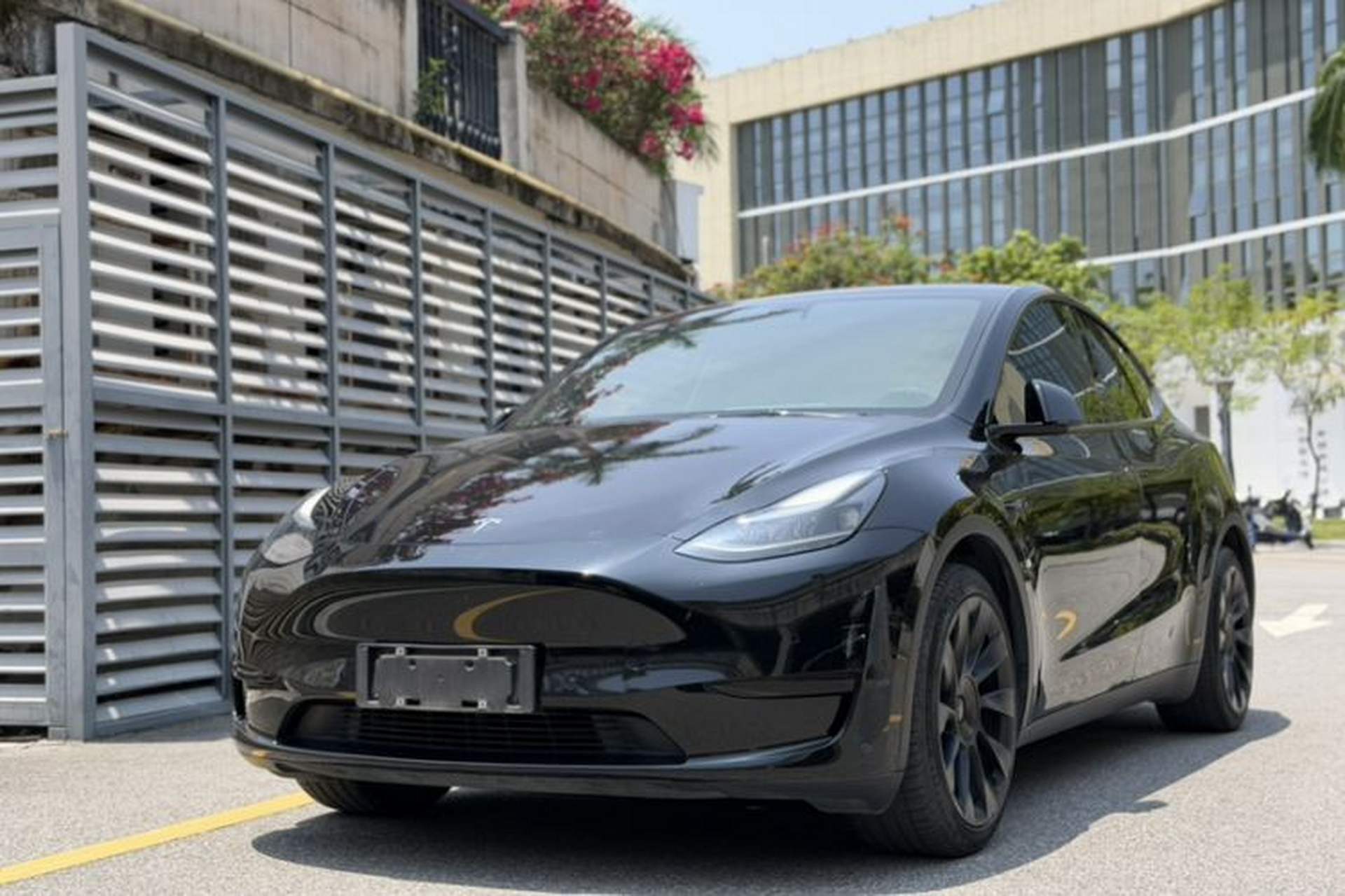 Used Tesla Model Y 2022 Rear-Wheel-Drive Version Front Left 45 Deg