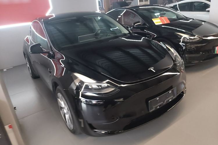 Used Tesla Model Y 2022 Rear-Wheel-Drive Version Front Right 45 Deg