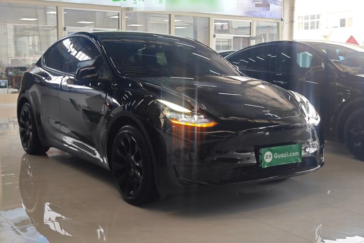Used Tesla Model Y 2022 Rear-Wheel-Drive Version Front Right 45 Deg