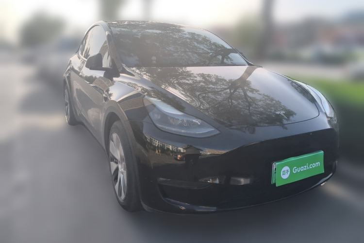 Used Tesla Model Y 2022 Long-Range All-Wheel-Drive Version Front Right 45 Deg