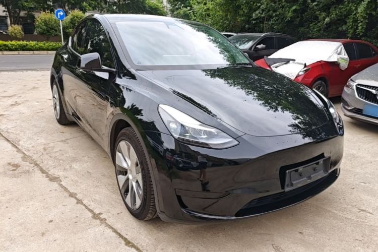 Used Tesla Model Y 2022 Rear-Wheel-Drive Version Front Right 45 Deg