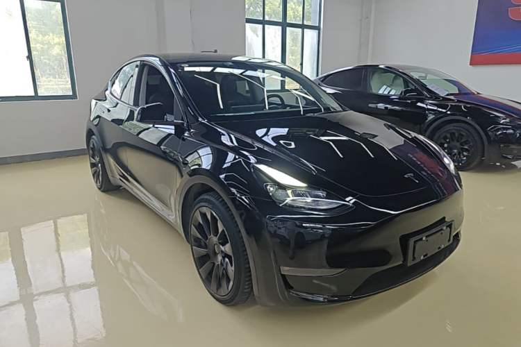 Used Tesla Model Y 2022 Long-Range All-Wheel-Drive Version Front Right 45 Deg