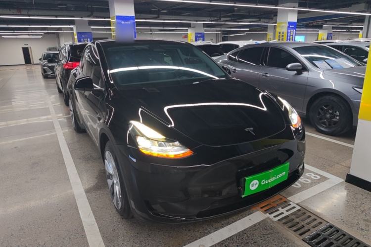 Used Tesla Model Y 2022 Rear-Wheel-Drive Version Front Right 45 Deg
