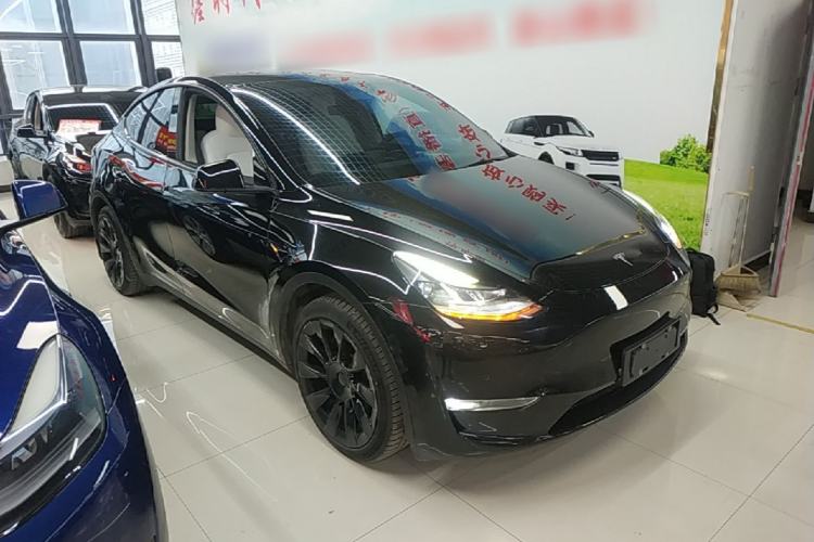 Used Tesla Model Y 2022 Long-Range All-Wheel-Drive Version Front Right 45 Deg