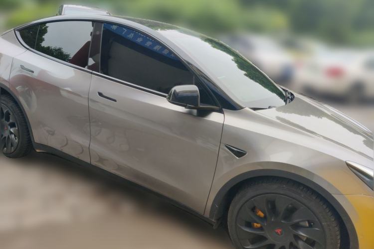 Used Tesla Model Y 2022 Rear-Wheel-Drive Version Front Right 45 Deg