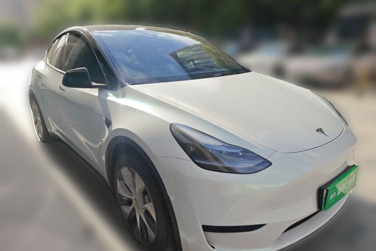 Used Tesla Model Y 2022 Rear-Wheel-Drive Version Front Right 45 Deg