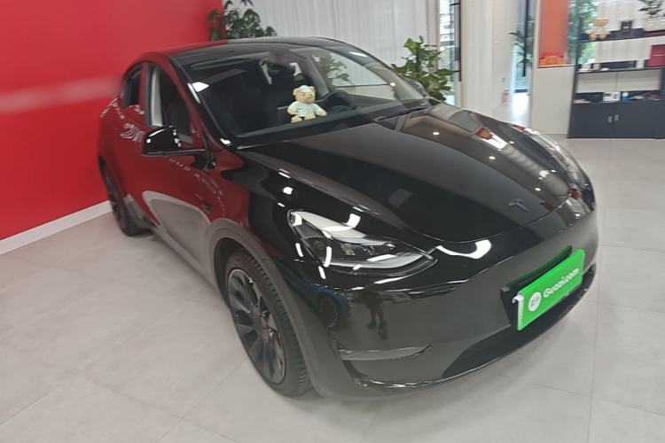 Used Tesla Model Y 2022 Long-Range All-Wheel-Drive Version Front Right 45 Deg