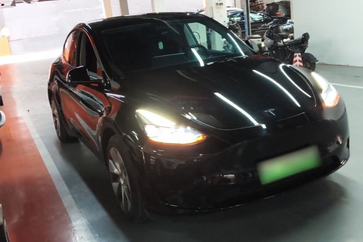 Used Tesla Model Y 2022 Rear-Wheel-Drive Version Front Right 45 Deg