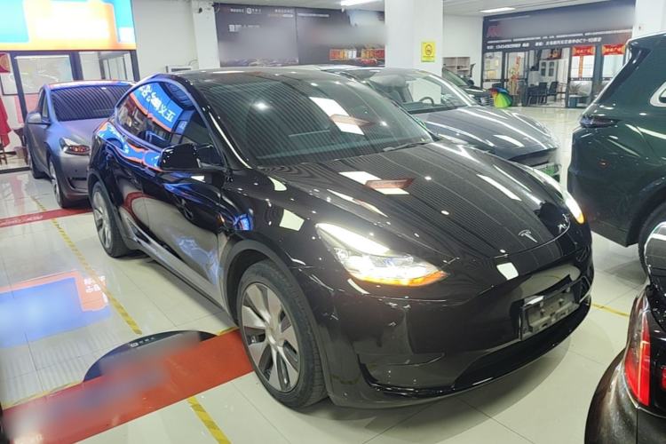 Used Tesla Model Y 2022 Rear-Wheel-Drive Version Front Right 45 Deg