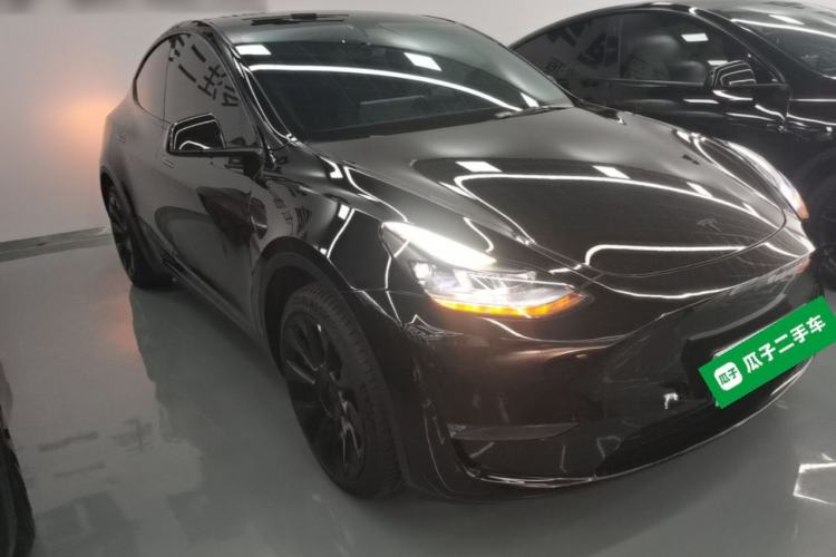 Used Tesla Model Y 2022 Long-Range All-Wheel-Drive Version Front Right 45 Deg