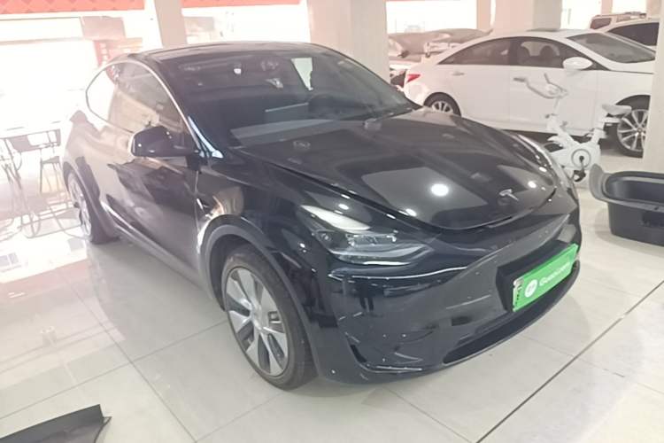 Used Tesla Model Y 2022 Rear-Wheel-Drive Version Front Right 45 Deg