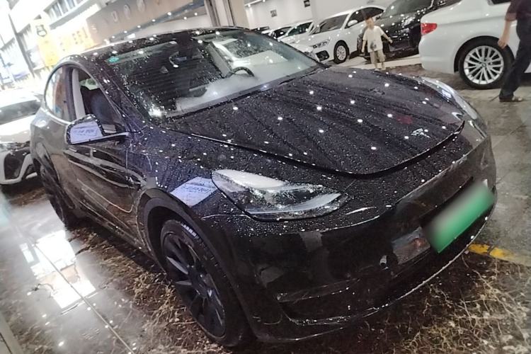 Used Tesla Model Y 2022 Long-Range All-Wheel-Drive Version Front Right 45 Deg