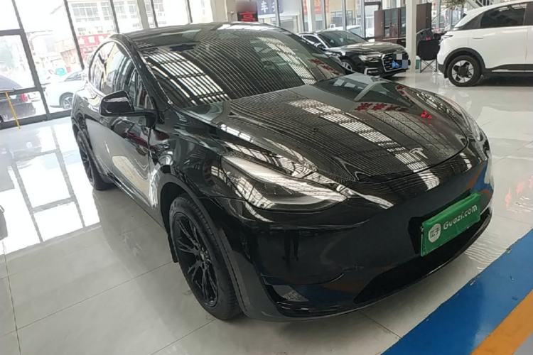 Used Tesla Model Y 2022 Rear-Wheel-Drive Version Front Right 45 Deg