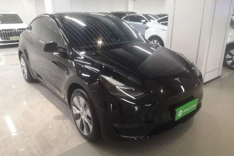 Used Tesla Model Y 2022 Revised Version Long-Range All-Wheel Drive Front Right 45 Deg
