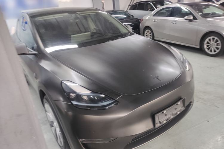 Used Tesla Model Y 2022 Long-Range All-Wheel-Drive Version Front Right 45 Deg
