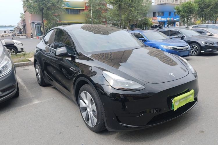 Used Tesla Model Y 2022 Rear-Wheel-Drive Version Front Right 45 Deg