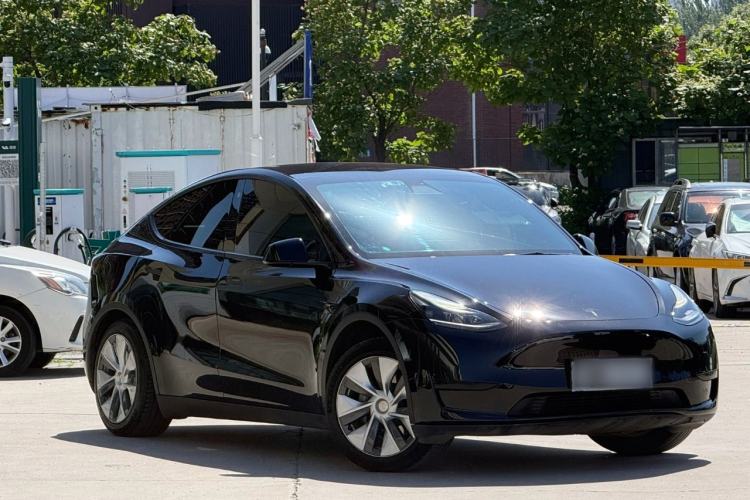 Used Tesla Model Y 2022 Rear-Wheel-Drive Version Front Right 45 Deg