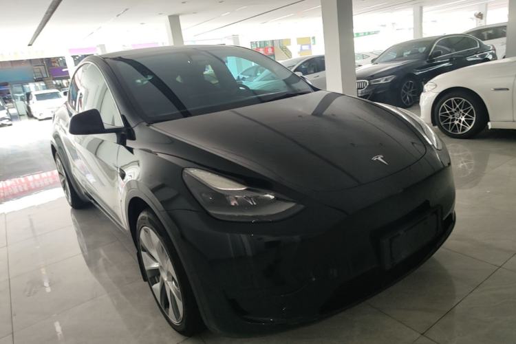 Used Tesla Model Y 2022 Rear-Wheel-Drive Version Front Right 45 Deg