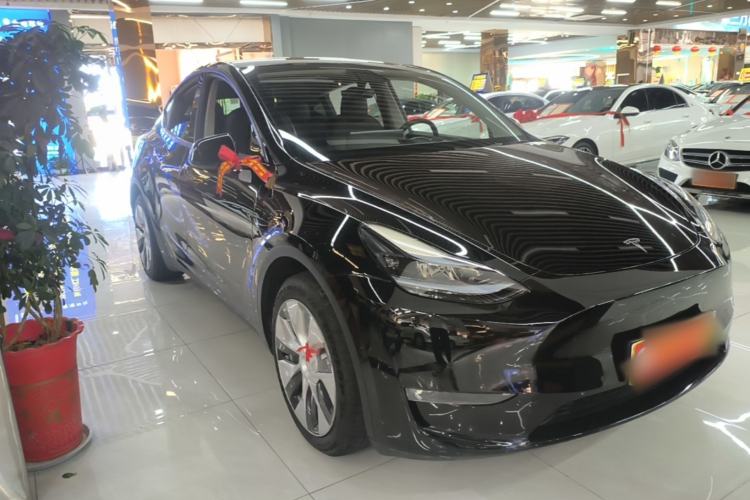 Used Tesla Model Y 2022 Long-Range All-Wheel-Drive Version Front Right 45 Deg
