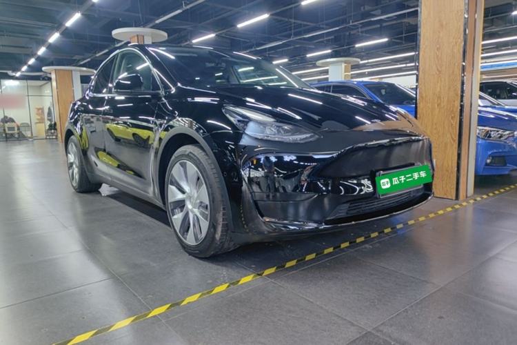 Used Tesla Model Y 2022 Rear-Wheel-Drive Version Front Right 45 Deg