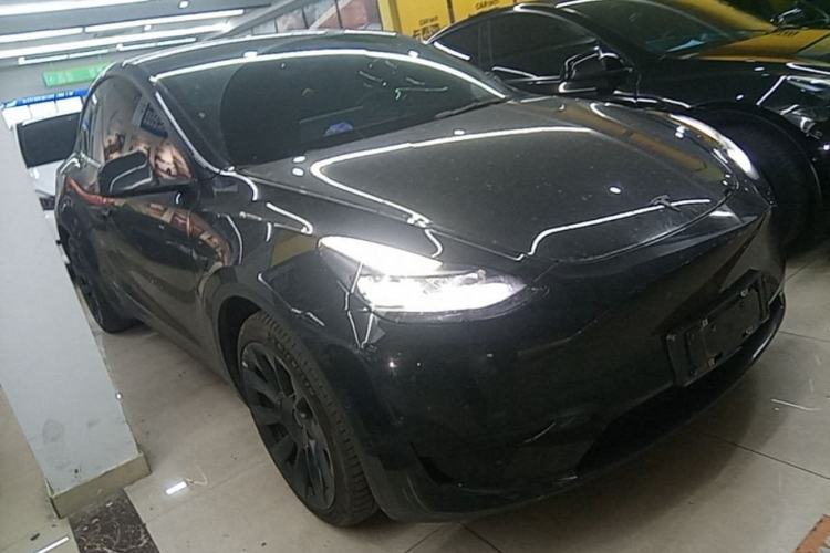 Used Tesla Model Y 2022 Rear-Wheel-Drive Version Front Right 45 Deg