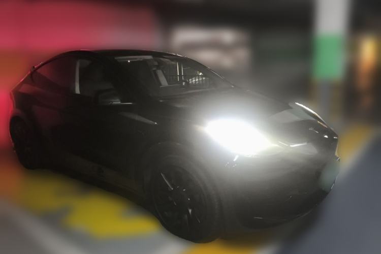 Used Tesla Model Y 2022 Rear-Wheel-Drive Version Front Right 45 Deg