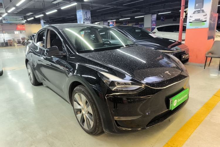 Used Tesla Model Y 2022 Long-Range All-Wheel-Drive Version Front Right 45 Deg