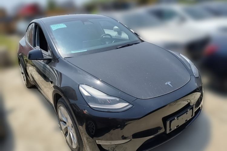 Used Tesla Model Y 2022 Long-Range All-Wheel-Drive Version Front Right 45 Deg