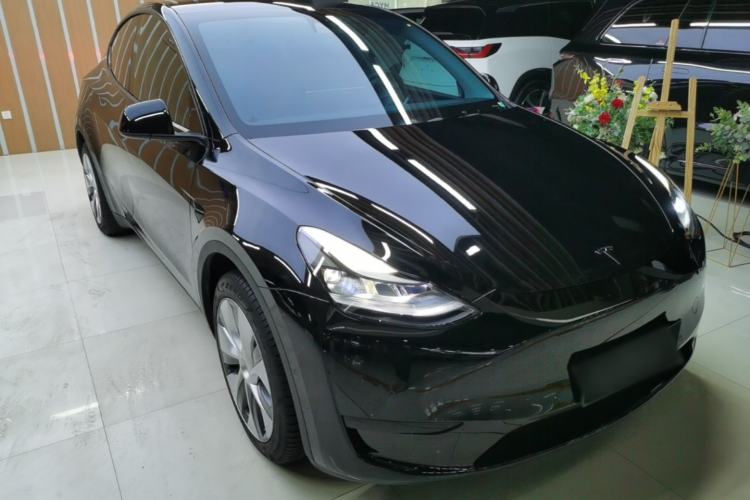 Used Tesla Model Y 2022 Rear-Wheel-Drive Version Front Right 45 Deg