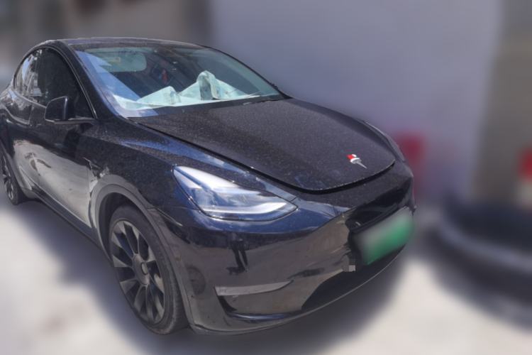 Used Tesla Model Y 2022 Long-Range All-Wheel-Drive Version Front Right 45 Deg