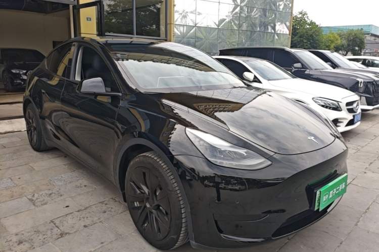Used Tesla Model Y 2022 Rear-Wheel-Drive Version Front Right 45 Deg
