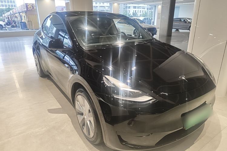Used Tesla Model Y 2022 Rear-Wheel-Drive Version Front Right 45 Deg