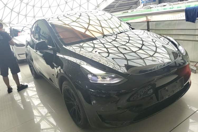Used Tesla Model Y 2022 Rear-Wheel-Drive Version Front Right 45 Deg