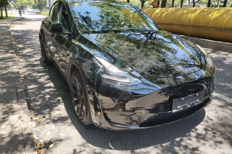 Used Tesla Model Y 2022 Rear-Wheel-Drive Version Front Right 45 Deg
