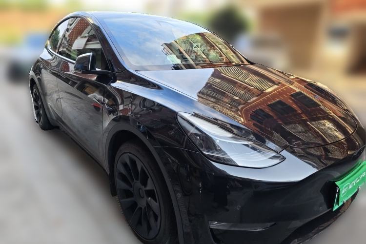 Used Tesla Model Y 2022 Long-Range All-Wheel-Drive Version Front Right 45 Deg