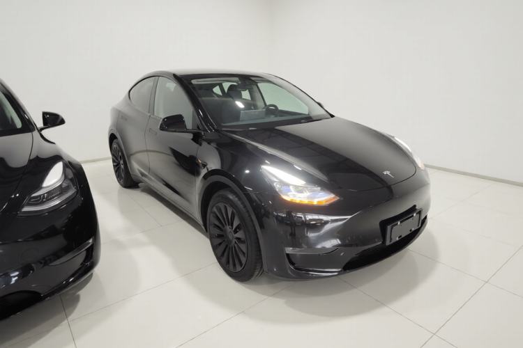 Used Tesla Model Y 2022 Long-Range All-Wheel-Drive Version Front Right 45 Deg