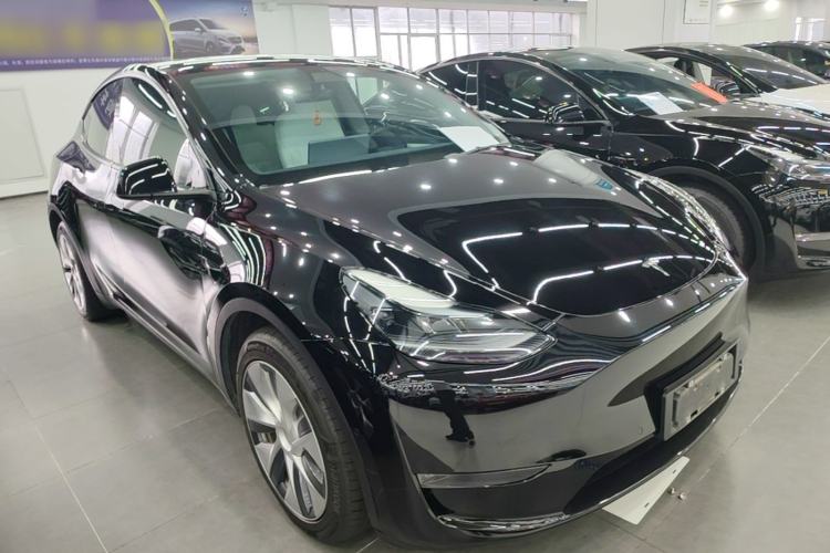 Used Tesla Model Y 2022 Long-Range All-Wheel-Drive Version Front Right 45 Deg
