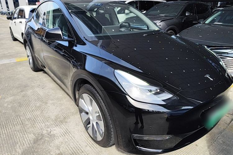 Used Tesla Model Y 2022 Long-Range All-Wheel-Drive Version Front Right 45 Deg