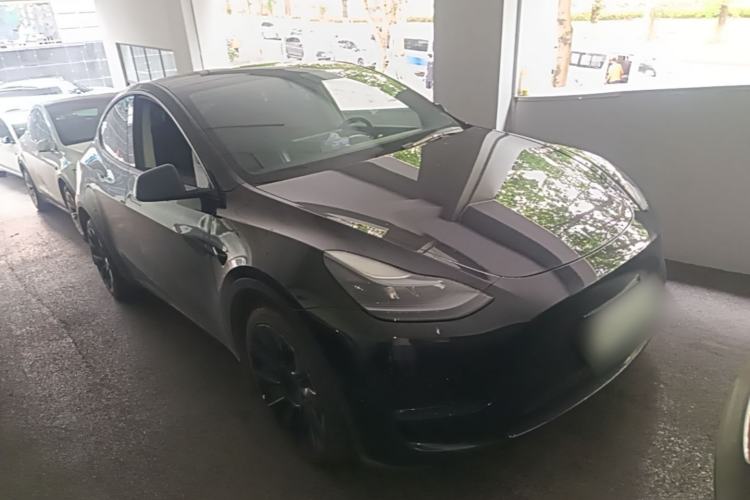 Used Tesla Model Y 2022 Long-Range All-Wheel-Drive Version Front Right 45 Deg