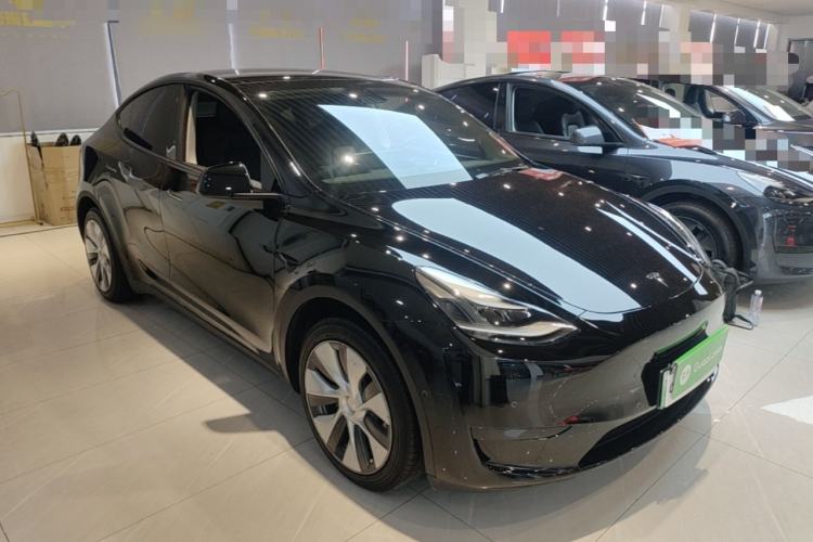 Used Tesla Model Y 2022 Rear-Wheel-Drive Version Front Right 45 Deg