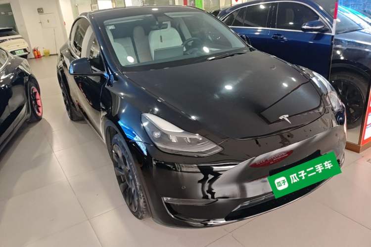 Used Tesla Model Y 2022 Long-Range All-Wheel-Drive Version Front Right 45 Deg