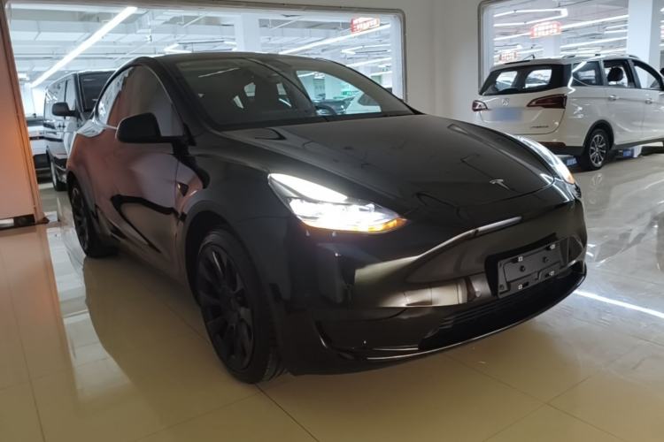 Used Tesla Model Y 2022 Rear-Wheel-Drive Version Front Right 45 Deg